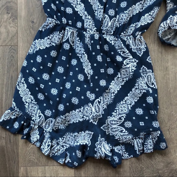 Francesca’s Navy and White Paisley Romper • Size S - Picture 6 of 6